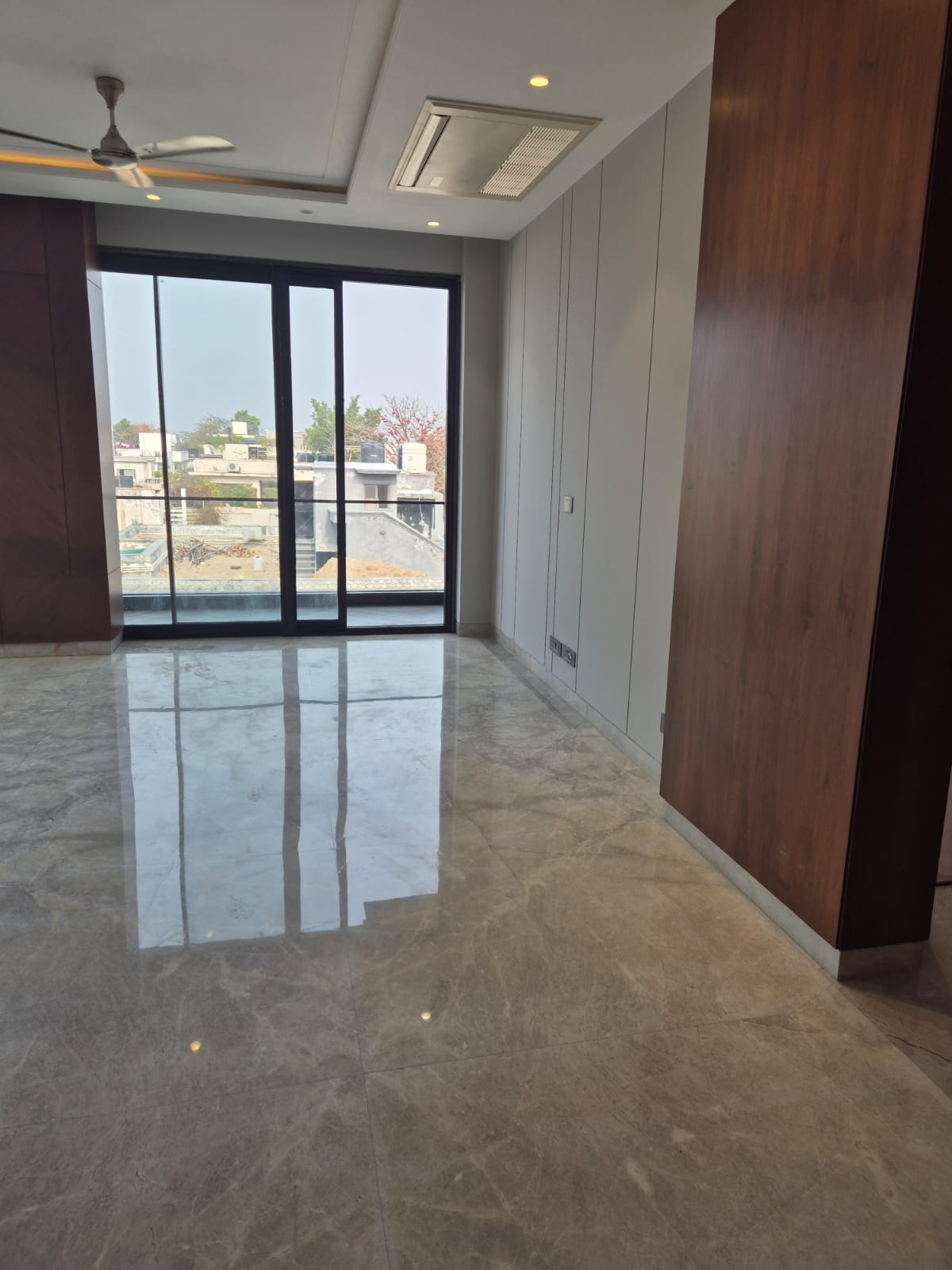 Luxury Farmhouse Buying Guide for South Delhi Buyers