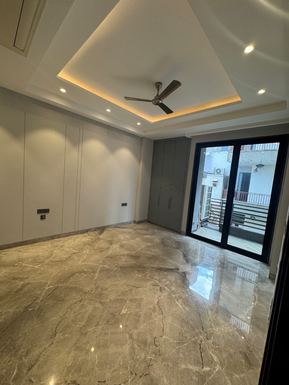 Luxury farmhouse for sale in Delhi